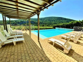 Gîte 12-14p avec vue piscine chauffée en saison, terrain de pétanque et jeux extérieurs